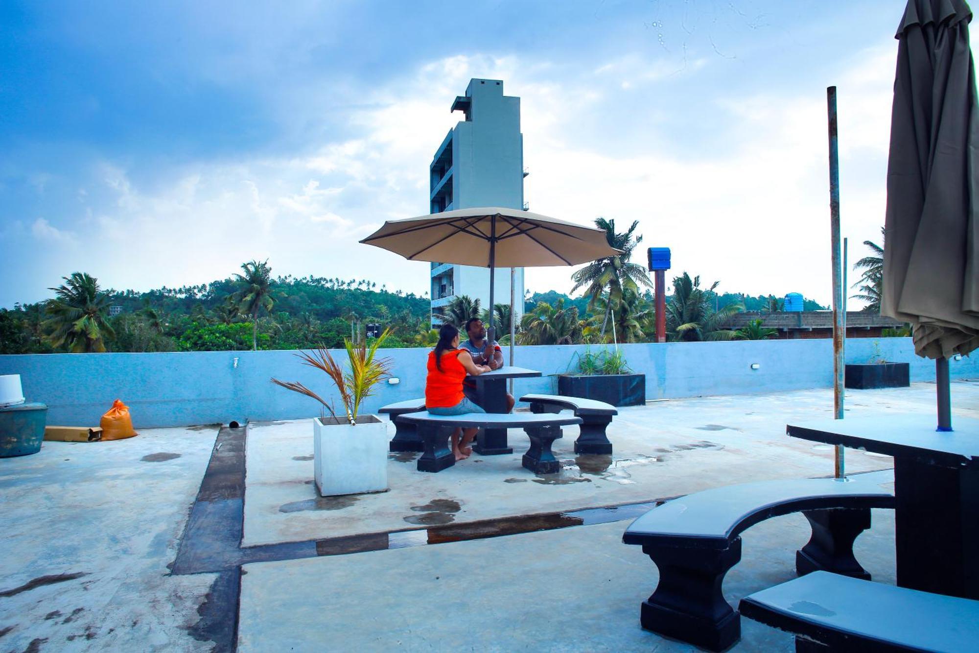 Isindu Sky Lodge Mirissa Bagian luar foto