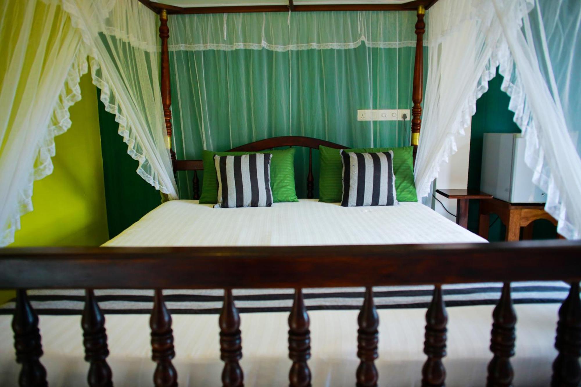 Isindu Sky Lodge Mirissa Bagian luar foto